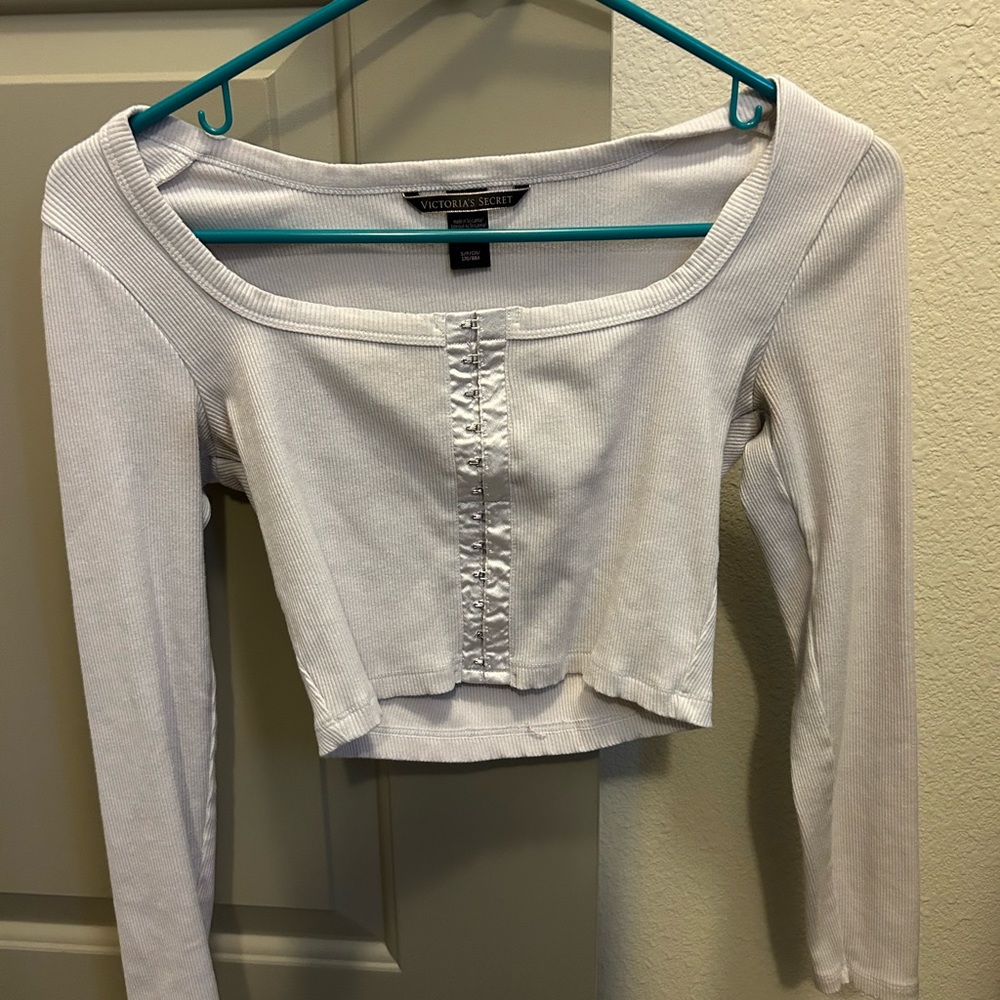 Victoria’s Secret ribbed cropped long sleeve shirt